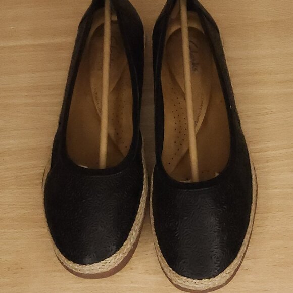 Clarks Elaina Black Slip On Shoes 8 1/2 - Picture 2 of 8